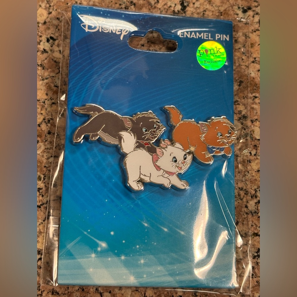 Disney The Aristocats Marie, Toulouse, and Berlioz Running 2" Open Edition Pin